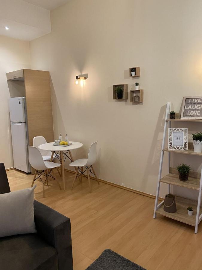 Elegant Glyfada Apartment-Private Garden-Near Metro Athen Eksteriør bilde